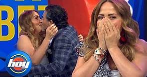 Le roba un beso a Andrea Legarreta en pleno show y ella no sabe cómo reaccionar | Hoy