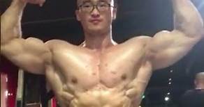 CHINESE BODYBUILDER ZHANG JINGYU MUSCLE SHOW