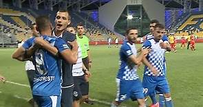 Panenka penalty goes wrong in Romanian league match