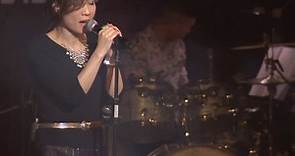 Face to Face 成员蔡惠玲Connie演唱的《萤火虫》。Face to Face，九十年代香港少女组合，成员有吴少芳Jodi和蔡惠玲Connie。