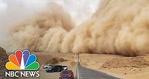 Giant Sandstorm Sweeps Across Northwestern China