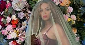 Beyoncé announces she's pregnant with twins