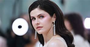 Alexandra Daddario Posed Buck Naked On IG, And Fans Are Went Bonkers