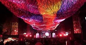 Berlino, la festa nella notte alla Porta di Brandeburgo: musica e luci per la caduta del Muro