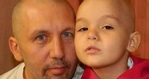 Padre fotografía a su hija durante su batalla contra la leucemia