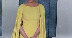 #SharonStone mostra il suo abito sul #RedCarpet degli #Oscar