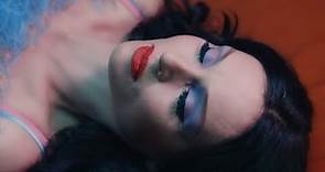Sophie Ellis-Bextor - Breaking the Circle (Official Music Video)