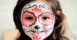 Maquillaje de Halloween para niñas: Calavera mexicana con flor