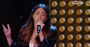Martina Stoessel ospite della 1^ puntata di Ti lascio una canzone 2015