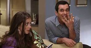 Modern Family 1x13 - Phil teaches Haley how to use the TV remote