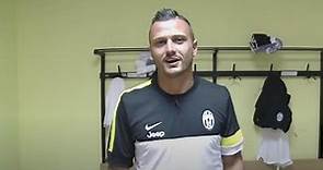 A tour of the Juventus dressing room with Simone Pepe!