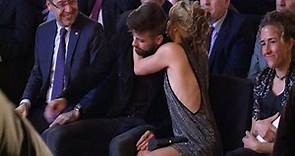 Shakira consuela a un emocionado Gerard Piqué