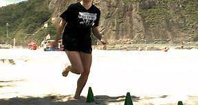 Alice Wegmann mostra seu treino na praia