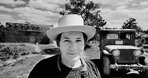 Agnes Martin: la pintora engullida por el desierto