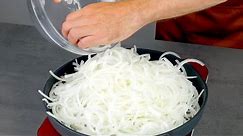 Slice 6 Onions & Cook Them In A Pan | Delicious Treat For The Whole Family!