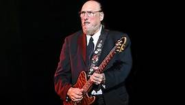Steve Cropper‘s 5 tips for guitar players: “I always look at my guitar before playing and say, ‘If you don’t play good tonight, you’re firewood in the morning!’“