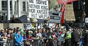 Carlos III visita Gales entre ovaciones y abucheos | AFP