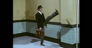 Monty Python - Andares tontos (V.O. subtitulada español). Versión Flying Circus