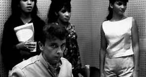 Ronnie Spector - How She First Met Phil