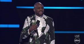 Wayne Brady Freestyles with Help from the Audience - The American Music Awards