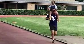 Renzi corre con la nipotina affetta dalla sindrome di Down