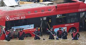 影/南韓地下道15車遭淹釀9死...大水灌入畫面曝 家屬不滿痛批是人禍
