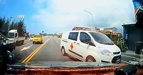 台東民間救護車逆向闖紅燈 對向車嚇壞急煞化險 | 社會 | 中央社 CNA