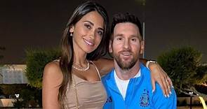Antonela Roccuzzo y Lionel Messi en modo fan: fueron a ver jugar a uno de sus hijos y se robaron todas las miradas
