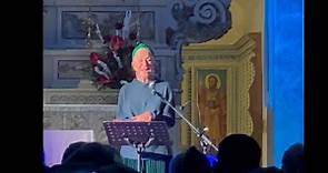"Voci per un presepe", sorpresa a Tiggiano: Helen Mirren sull'altare recita due poesie