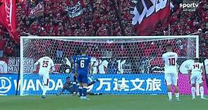 Aos 48 min do 2º tempo - gol de pênalti de Mohamed Kanno do Al-Hilal contra o Wydad