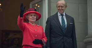 Peter Morgan explica el final de 'The Crown': "Lo escribí como una conversación interna de la reina"