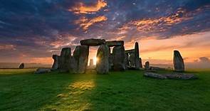 Where is Stonehenge, who built the prehistoric monument, and how?