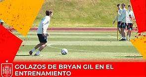 Golazos de Bryan Gil en el entrenamiento de la Selección española en Las Rozas