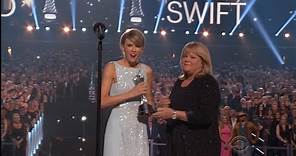 Taylor Swift's Mother Provokes Emotional Moment at ACMs