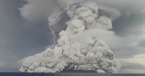 湯加火山爆發：最新圖片顯示火山灰及海嘯重創太平洋島國