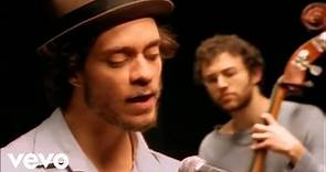 The 10 Best Amos Lee Songs of All-Time