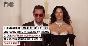 Coppie da Oscar 2024: Gigi Hadid non c'è, Bradley Cooper sul red carpet con la mamma