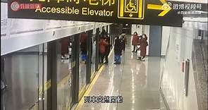 上海地鐵幕門夾乘客 列車突啟動女子遭拖走致死