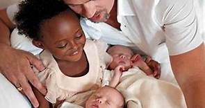 Jolie-Pitt Family - Angelina Jolie & Brad Pitt w/ their 6 kids (including the twins)