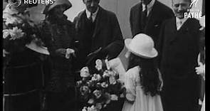 Talmadge sisters arrive in Europe (1922)