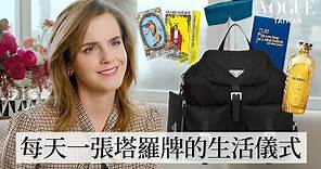 打開艾瑪華森的旅行包：日常生活儀式感養成，迷信塔羅牌占卜、愛看詩集，還會每天記錄心情小日誌！｜In The Bag | Vogue Taiwan