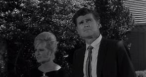 "The Twilight Zone" Stopover in a Quiet Town (TV Episode 1964)