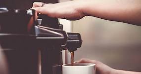 Le 5 migliori caffettiere elettriche (leggi: veloci, economiche, perfette per fare un ottimo caffè)