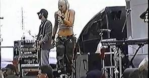 No Doubt - "Just a Girl" Live in Nashville (10/14/2002)