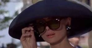 Breakfast at Tiffany's - Cab Whistle and Audrey Hepburn Sunglasses Pulldown (2)
