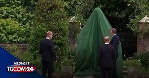 Lady Diana, i figli William e Harry inaugurano la statua