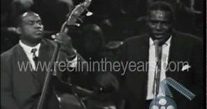 Howlin' Wolf "Smokestack Lightning" Live 1964 (Reelin' In The Years Archives)