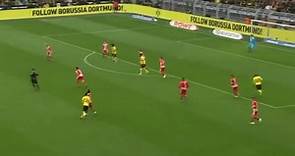 Moukoko rescata al Dortmund y lo mantiene a dos puntos del Bayern