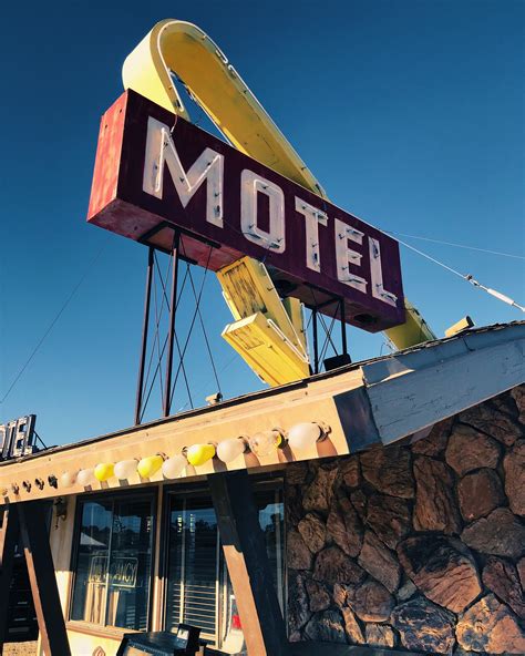 Motel 2025