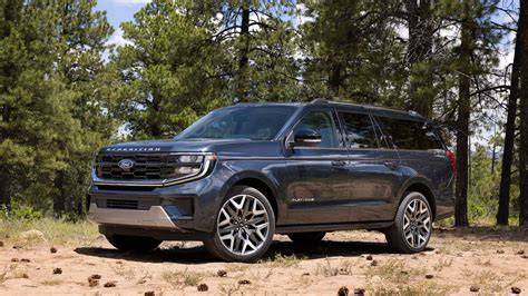 Close-up of the 2021 Ford Expedition MAX EcoBoost engine